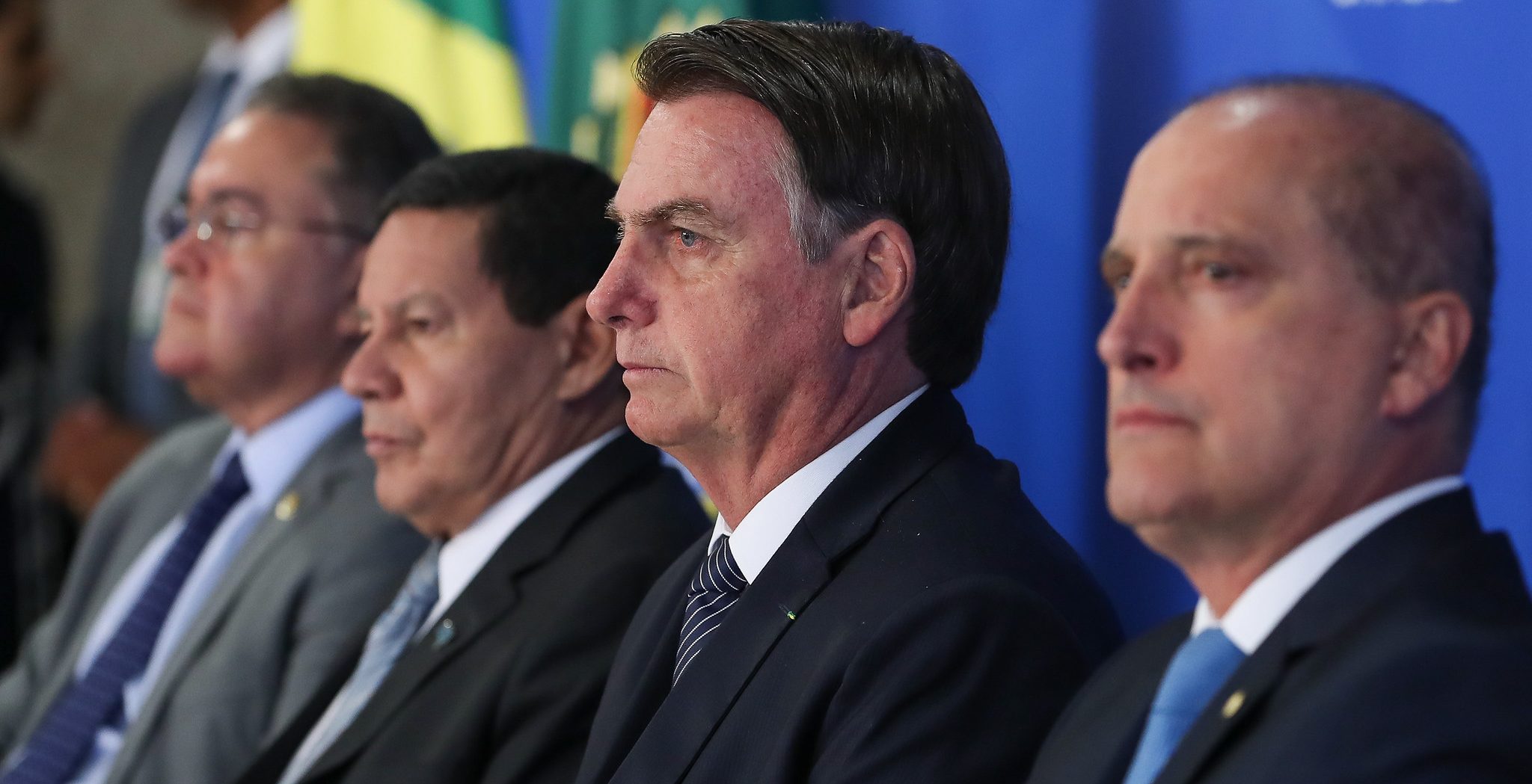 Bolsonaro Assina Decreto Que Extingue Horário De Verão - Educadora FM ...