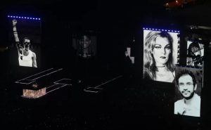 Shoiw da Madonna homenageia vítimas da AIDS